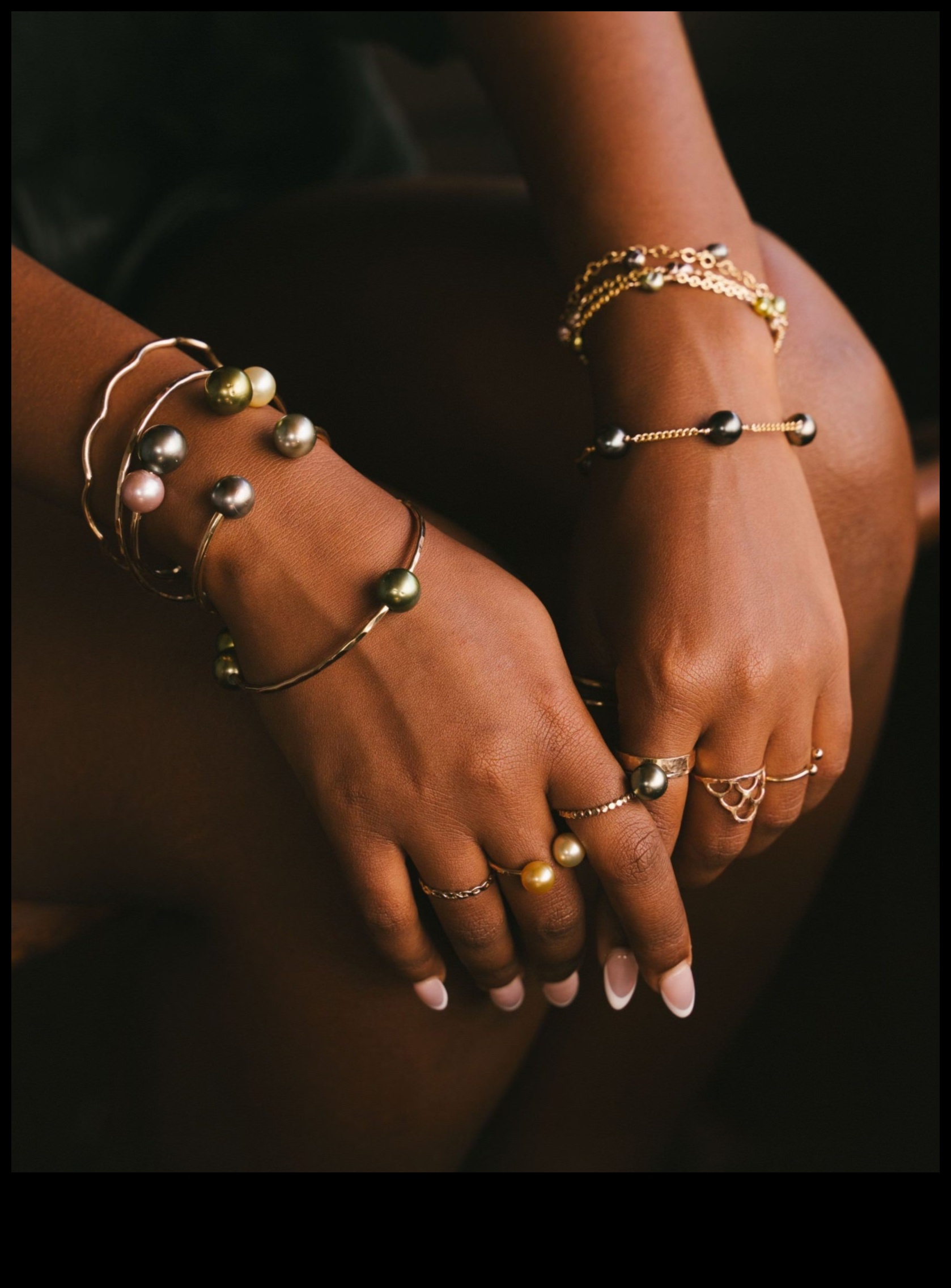 تألق أنيق: الكشف عن الجمال الخالد للمجوهرات الذهبية