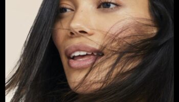 نصائح من الداخل: ما الذي يوصي به مصففو شعر المشاهير للحصول على شعر صحي؟