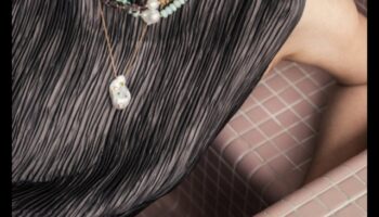 الواحة الفخمة: انغمس في الفخامة مع إبداعاتنا من القلائد المستوحاة من الواحة