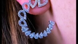 الأناقة الأبدية: روعة خالدة في كل زوج من أقراطنا