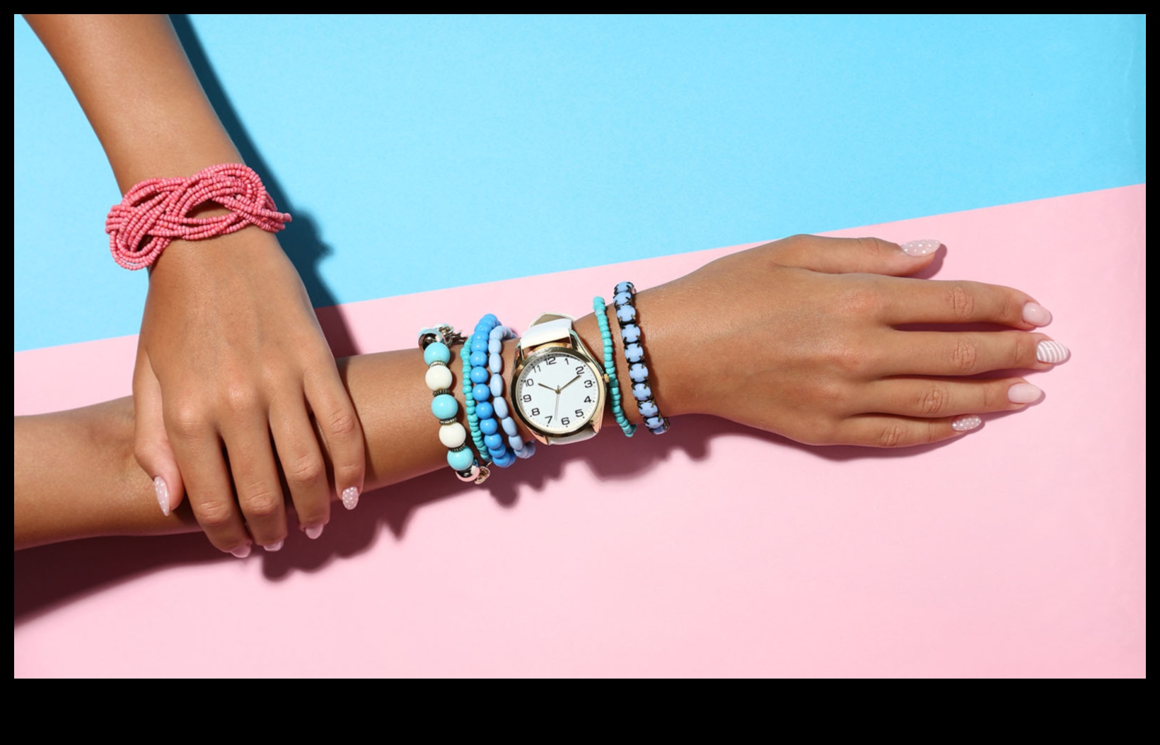 أزياء أنيقة: اكتشف أسلوبك مع الأساور العصرية